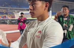 关于泰山场边指挥情绪激动，切尔西队员怒摔水瓶的信息