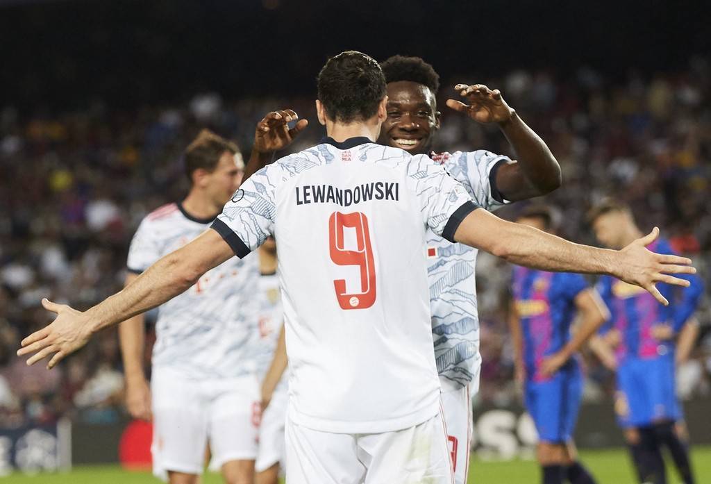 莱万戴帽拜仁42逆转多特 新闻